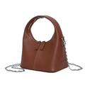 Sac à main demi-lune en cuir marron avec double fermeture éclair et chaîne argentée - Marron