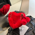 Sac bandoulière chic en peluche rouge en forme de cœur avec chaîne dorée - Rouge