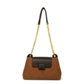 Bolso bandolera de ante marrón y cuero negro con diseño acolchado y cadena dorada - Marrón