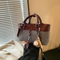 Bolso tote retro en pana gris y charol rojo intenso con colgantes decorativos - Gris (Sin Colgante)