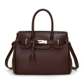 Sac à main en cuir grainé marron foncé avec fermoir doré et design élégant en cuir - Marron