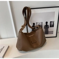 Borsa a mezzaluna marrone in ecopelle martellata con ampia tracolla regolabile e logo - Sabbia
