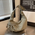Bolso hobo a cuadros verde y beige con detalle de lazo en la correa y cordón ajustable - Verde