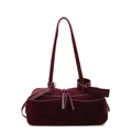 Bolso bowling minimalista burdeos en ante con correa larga y detalle de nudo de cuero - Rojo