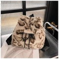 Leopard-Rucksack aus Kunstfell mit Kordelzug und weicher Textur für Damen im Herbst - Khaki Großes Leopardenmuster