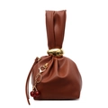 Bolso plisado marrón oscuro con cierre dorado y colgante decorativo de cerezas rojas - Marrón