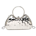 Borsa da sera argento con texture fluida e manico circolare in metallo - Argento
