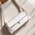 Bolso baguette retro de cuero blanco con bordes marrones y hebilla dorada elegante - Blanco Roto