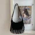 Retro schwarze Hobo-Tasche mit verstellbarem Schultergurt und Fransen-Details für Damen - Schwarz