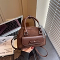 Borsa sottobraccio vintage marrone in finta pelle scamosciata con fiocco e tracolla - Marrone