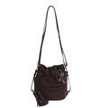 Bolso tipo cubo vintage minimalista de ante marrón con cordones, borlas y colgante estrella - Marrón