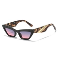 Occhiali da sole cat-eye neri con stanghette tartarugate e lenti rosa sfumate - Montatura Nera Lenti Grigio Rosa
