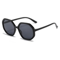 Occhiali da sole poligonali con montatura nera spessa e lenti grigio scuro per lo streetstyle - Montatura Nera Lenti Grigie
