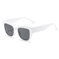 Lunettes de soleil cat-eye rétro avec monture épaisse blanc brillant et verres gris - Standard / Standard (incluant facture TVA 13 %) monture blanche verres gris complet
