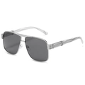 Lunettes de soleil carrées argentées avec monture métal et branches ondulées texturées - Monture Argent Verres Gris