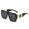 Gafas de sol cuadradas clásicas con montura negra y detalle metálico dorado - Montura Negra Lentes Grises