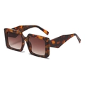 Chic tortoiseshell square frame sunglasses with thick geometric temples and brown tinted lenses - Leopard Frame Gradient Brown Lens
