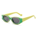 Lunettes de soleil ovales vert néon avec strass et branches jaunes contrastées - Monture Verte Verres Gris