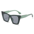 Oversized donkergroene cat-eye zonnebril met zilveren klinknagels en grijze glazen - Groen Frame Grijze Lenzen