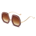 Lunettes de soleil ovales à paillettes roses avec monture dorée et verres dégradés - Monture Thé Verres Thé Dégradé