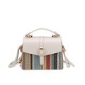 Bolso cuadrado de paja trenzada de colores con solapa de cuero beige y diseño étnico - Blanco Roto
