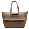 Borsa tote capiente in pelle marrone opaca con patta elegante e manici sottili - Cachi