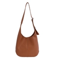 Bolso hobo marrón con textura granulada, correa ajustable y elegante costura vertical - Marrón
