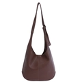 Bolso hobo marrón oscuro en cuero granulado con correa ajustable y diseño minimalista retro - Marrón
