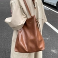 Grand sac cabas vintage en similicuir marron pour femme avec large bandoulière - Brun Caramel