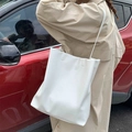 Grand sac cabas blanc minimaliste avec large bandoulière pour le transport quotidien - Blanc