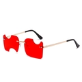 Lunettes de soleil sans monture avec verres rouges ondulés et branches dorées - Standard monture dorée verres rouges (TVA 13 % incluse)