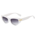 Lunettes de soleil cat-eye triangulaires blanches avec verres dégradés et détails dorés - Monture blanche avec verres gris doubles (incl. 13 % TVA)