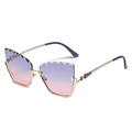 Occhiali da sole cat eye con lenti sfumate rosa, montatura dorata e pietre preziose viola - Montatura Oro Lente Rosa Viola