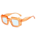Lunettes de soleil carrées à monture orange translucide épaisse et verres bleu clair - Standard - Monture orange avec verres bleus