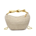 Schicke beige gewebte Halbmond-Handtasche mit elegantem goldenem Drehgriff und Kette - Gebrochenes Weiß