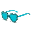 Lunettes de soleil cœur en strass bleus avec griffes dorées sur fond blanc neutre - Standard (TVA 13 % incl.) verres bleu lac et strass bleu lac