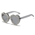 Lunettes de soleil cœur chic avec strass brillants et monture grise semi-transparente - Standard (TVA 13 % incl.) verres gris et strass blancs