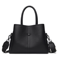 Borsa a mano retrò in pelle nera martellata con ampia tracolla in tessuto e manici tondi - Nero