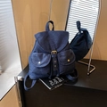 Dunkelblauer Denim Rucksack mit Gold-Schnallenverschluss und symmetrischen Vordertaschen - Dunkelblau