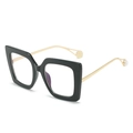 Gafas cuadradas negras de gran tamaño con patillas de metal dorado y detalle de perlas - Marco Negro