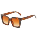 Chic tortoiseshell square sunglasses with orange gradient lenses and metal rivets - Tortoiseshell Frame Brown Lens