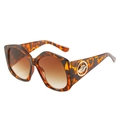 Schicke Oversize-Sonnenbrille in Schildpatt-Optik mit braunen Verlaufsgläsern und Goldlogo - Leopard-Rahmen Braune Verlaufsgläser