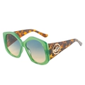 Lunettes de soleil losange avec monture verte translucide et branches écailles - Standard monture verte avec verres bleu-marron