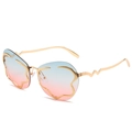 Occhiali da sole senza montatura con lenti sfumate blu-rosa e aste dorate a onde - Montatura dorata con lenti verdi rosa