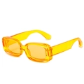 Gafas de sol rectangulares en amarillo translúcido con estilo retro chic para playa y verano - Montura Naranja / Lentes Naranjas