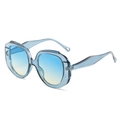 Occhiali da sole cat-eye blu traslucidi con lenti sfumate e fori a goccia sulle aste - Montatura Blu Lenti Sfumate Blu Giallo