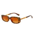 Lunettes de soleil carrées écailles de tortue, verres orange et branches chaîne dorée - Monture Léopard / Verres Thé
