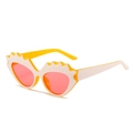Lunettes de soleil œil de chat monture jaune et crème avec verres rouges - Nouveau Style / Standard (incl. 13% TVA) monture blanche et verres roses