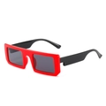 Retro quadratische rote Sonnenbrille mit dickem Rahmen und dunkelgrauen Gläsern - Neuer Stil / Roter Rahmen Graue Gläser