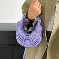 Schicke lila Metallic-Handtasche mit gewebtem Design und irisierender Textur-Optik - Lila